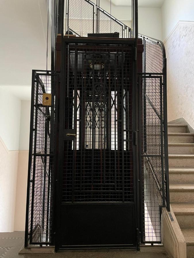 Uniek Appartement Op De Zeedijk Met Parking Ostende Extérieur photo