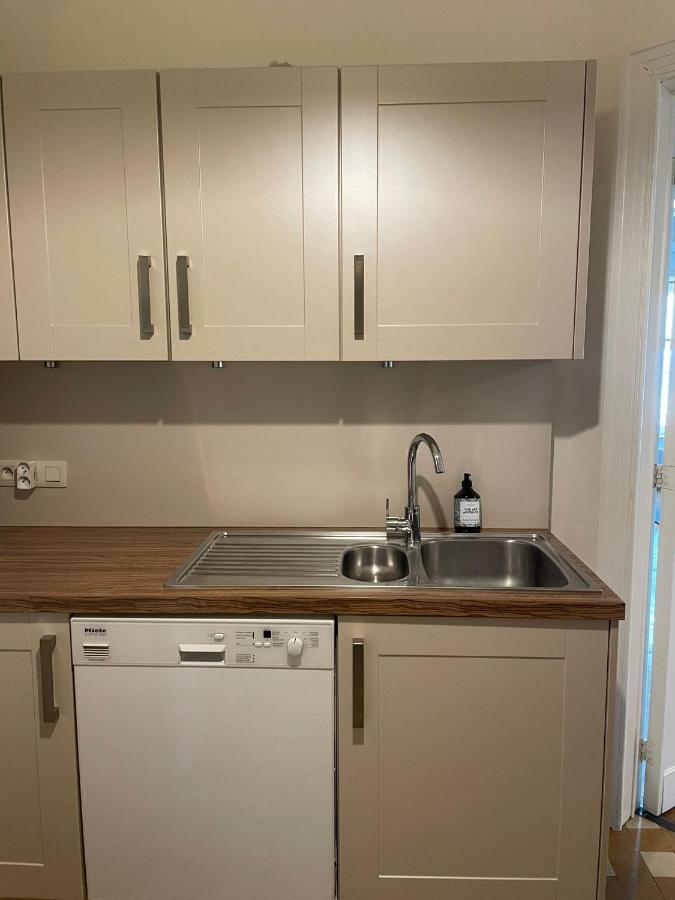 Uniek Appartement Op De Zeedijk Met Parking Ostende Extérieur photo