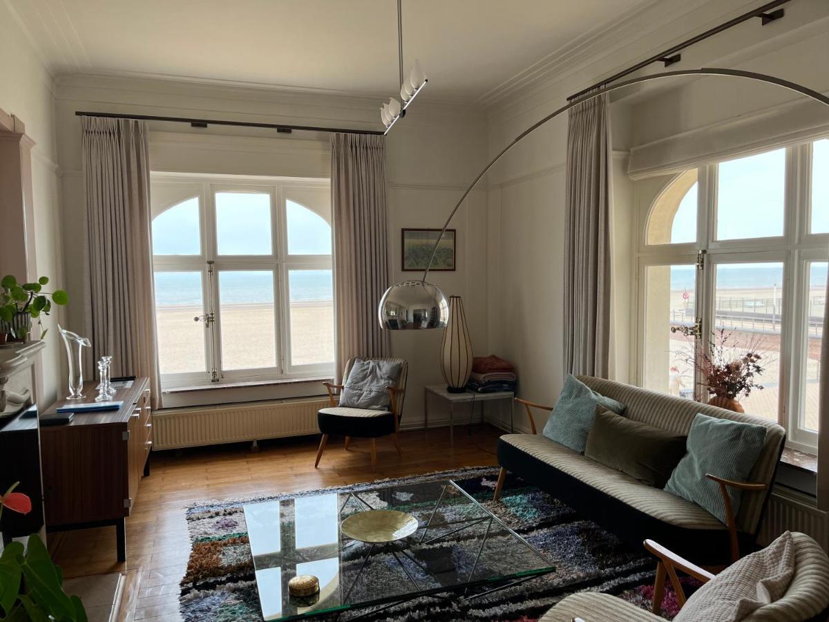 Uniek Appartement Op De Zeedijk Met Parking Ostende Extérieur photo